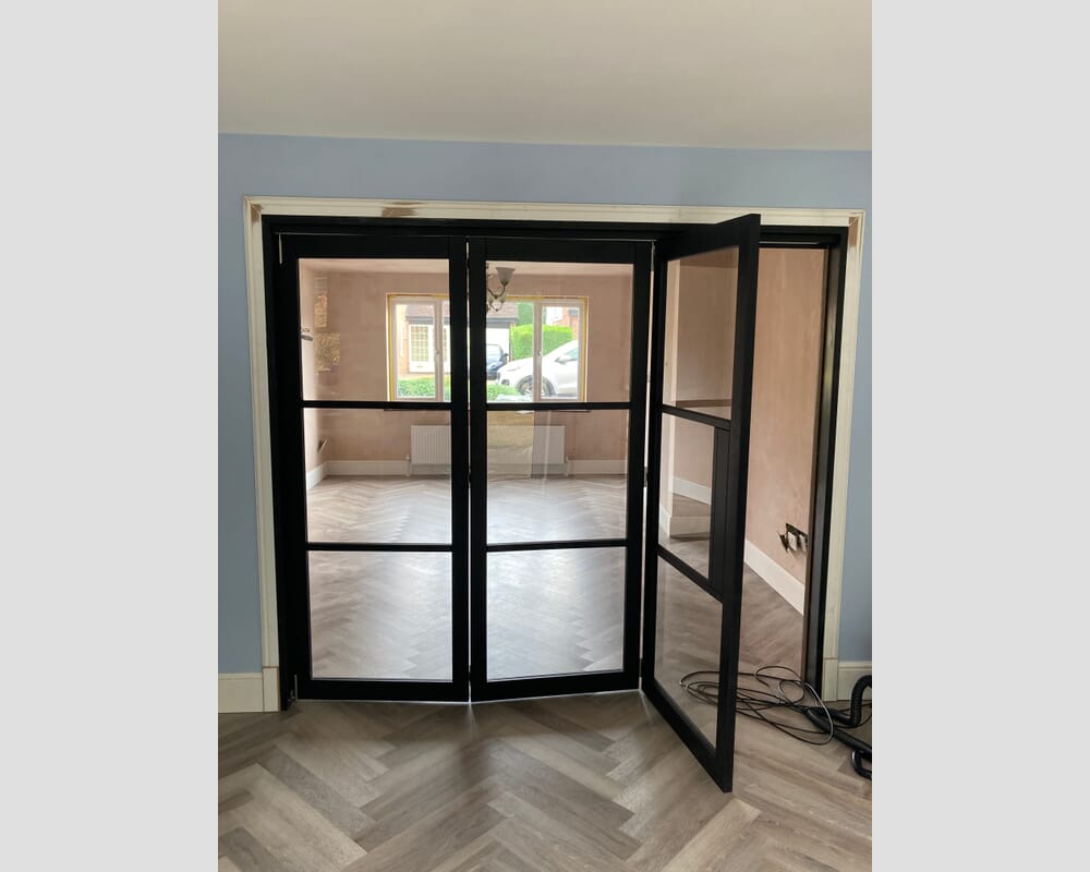Black Heritage 4 Door Roomfold Grande (2 + 2 x 686mm Doors)